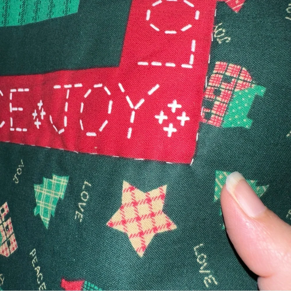 Project peace - unfinished Christmas lap blanket/wall hanging, 36 x 40“